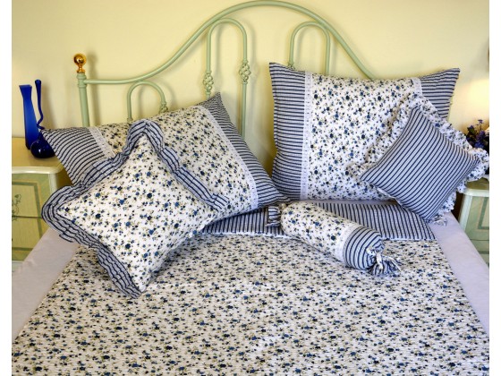 Bavlnené posteľné obliečky: Nevädzovomodré kvietky a prúžky s čipkou